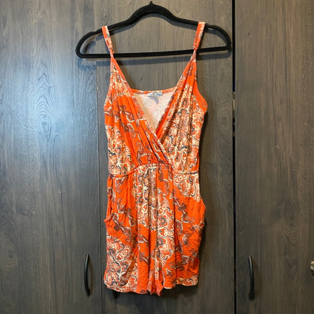 Charlotte Russe Womens Orange Paisley V-Neck Spaghetti Strap Romper Size Medium